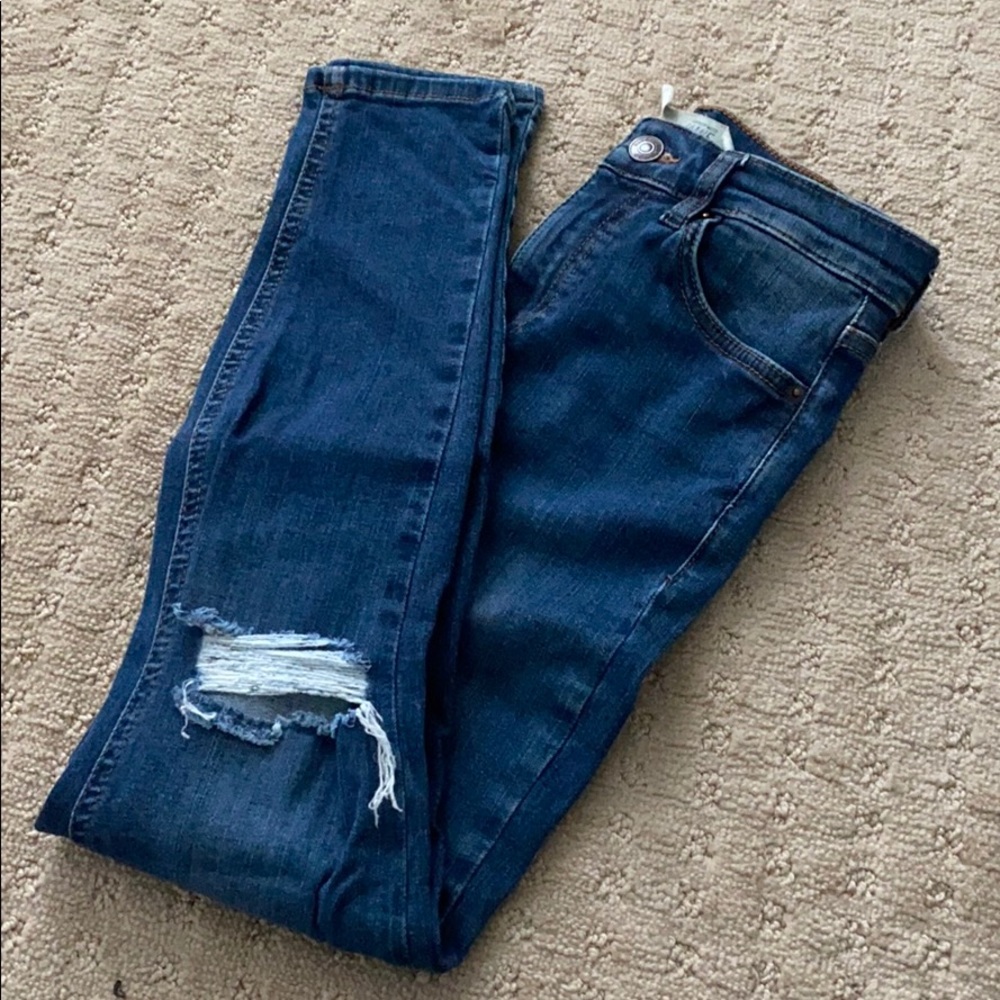 Topshop Jamie jeans, destructed knee detail, 25x30